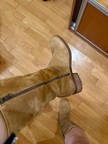 ikkii boots: UGG ženske čizme do listova, od prirodne brušene kože (an tilop). - — 2