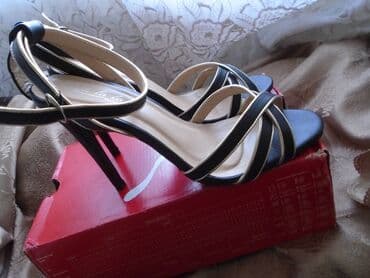 mokasine sa stiklom: Sandals, 39 — 2