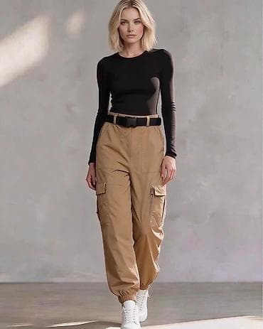 Ženske cargo pantalone sa pojasom

Pantalone: 2200 dinara