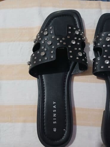 obuca venera raska: Ženske papuče veličina 40. - Boja: crna - Model: ravne slip-on — 2
