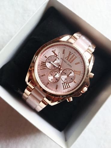 Divan Michael Kors u roze boji. Kućište je prečnika 44 mm. Narukvica na lalafo.rs Divan Michael Kors u roze boji. Kućište je prečnika 44 mm. Narukvica
