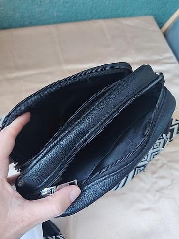 turban za kosu: Crna ženska crossbody torba sa širokim printanim kaišem - Materijal — 3