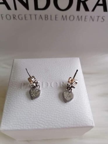 Minđuše Pandora
Cena: 2100din na lalafo.rs Minđuše Pandora
Cena: 2100din