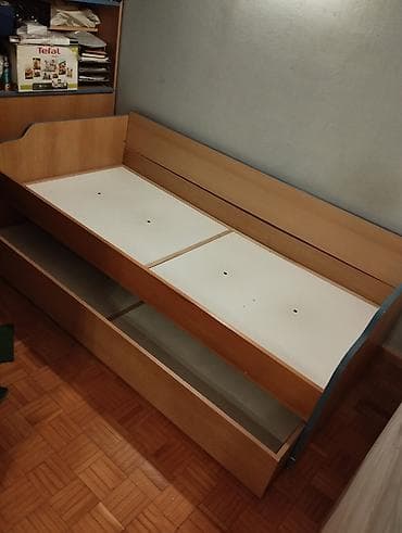 Prodajem krevet sa fiokom, proizvođać SIMPO dečija soba DAVID