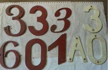deciji set sto i stolica: Metalni kućni brojevi sa slike,-zalihe- za informacije zvati,šaljem — 1