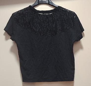 kamena strela: Crna ženska majica kratkih rukava sa čipkanim detaljima - Boja: crna — 2