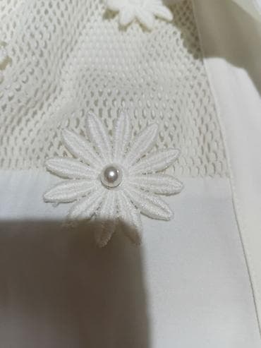 Shirts, blouses and tunics: Bela ženska košulja sa kratkim rukavima i klasičnim kragnom. Prednji — 4