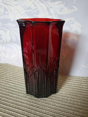 globus dekor: Vaza Avon,rubin boje iz 1970/80te.god. Avonova vaza rubin — 4