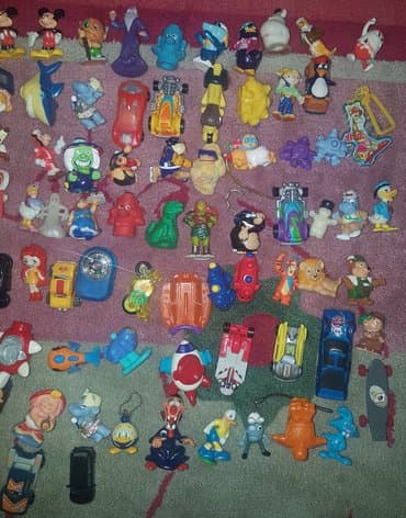 Figurice i makete: Kinder disney. Razne sitne igracke 
cena komad. Cena 60-200 din — 3