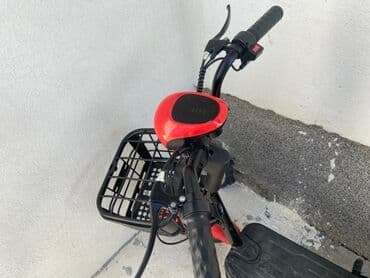 zvučnici sa mikrofonom: Električni bicikl crvene boje sa pomoćnim pedalama, idealan za gradsku — 5