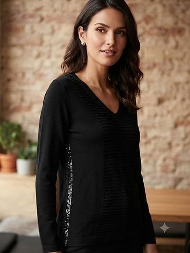 zenske farmerke levis: Elegantna ženska bluza dugih rukava u crnoj boji. V-izrez vizuelno — 1