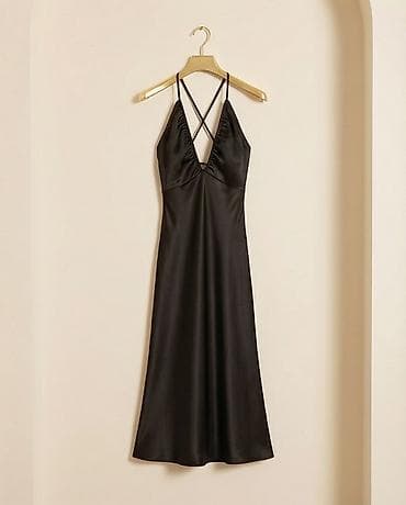 asos novi sad: Elegantna satenska haljina na bretele – crna - Model: midi dužina — 4