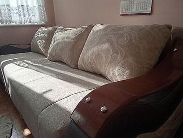 retro rucice za namestaj: Trosed/sofa sa elegantnim talasastim naslonima i bočnim naslonima od — 9