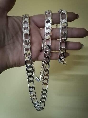 cartier lancic: Debljina 12mm
Dužine lanca:60,65 i 70cm
Cena:2400din — 1