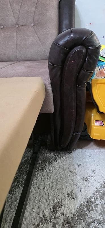 decija tabla sa postoljem: Na prodaju Trosed dvosed fotelja dobro stanje — 3