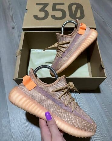 mercurial patike: Adidas Yeezy Boost 350 patike A klasa

Novo.
Brojevi 36 do 46 — 20