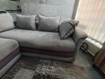 plasticne stolice sa alu nogama: Garnitura dimenzije 300x225. Trosed je duzine 180cm. Sa jastucima kao — 5