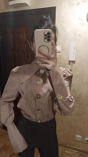 Elegantna ženska košulja EVAROZA u boji kapućina./nude braon po