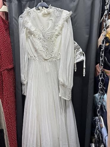 svecane satenske bluze: Belo formalno/venčano haljina sa dugim rukavima i bogatim ručnim — 1