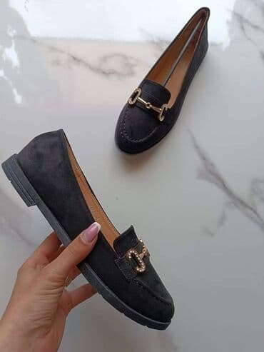 Broj 36-41
Cena 3000 din na lalafo.rs Broj 36-41
Cena 3000 din