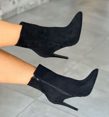 luna nova kolekcija 2023: Stigla nova kolekcija🌸🆕 Br :36-41 Cena:4300din Peta:10cm. Kalup — 2