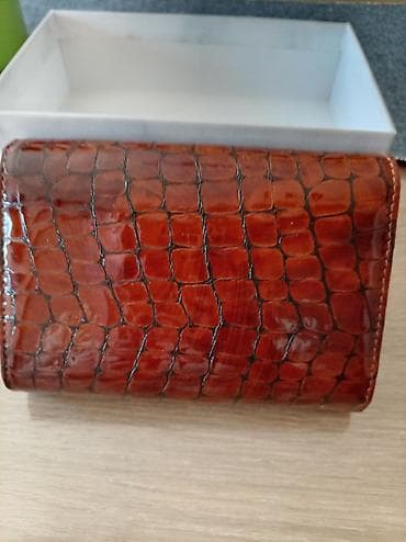 sat sa narukvicom: Ženski novčanik – Coveri Collection, model BFF - Materijal: veštačka — 3