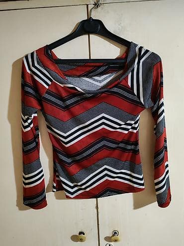 Ženska bluza sa dugim rukavima, elastična i prijatna za nošenje. Model