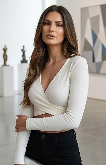 Ženska bluzica – crop model na preklop - Boja: bela (krem ton) -