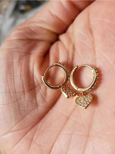 van cleef nakit cijena: Zlatne minđuše alke sa priveskom srce - Dizajn: tanke alke sa visećim — 6