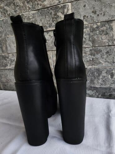 High boots: High boots, 35 — 5