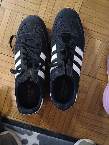 Adidas patike – crno‑bele sa tri bele pruge u hroju 41 - Model