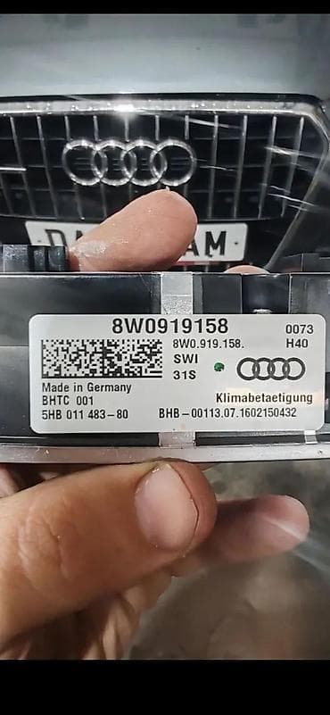 car odzaci: AUDI Q5 2020 DELOVI ZADNJI PANEL KLIME KLIMATRONIK 8W0919158 | Audi — 2