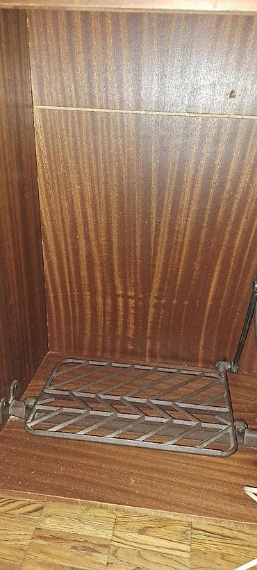 Prodajem BAGAT mašinu za šivenje model Jasna. Mašina je ispravna i u — 3