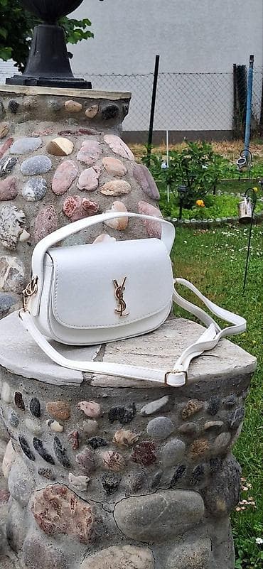 bata cipele zenske: Elegantna ženska torbica preko ramena, kompaktne poluovalne forme sa — 3
