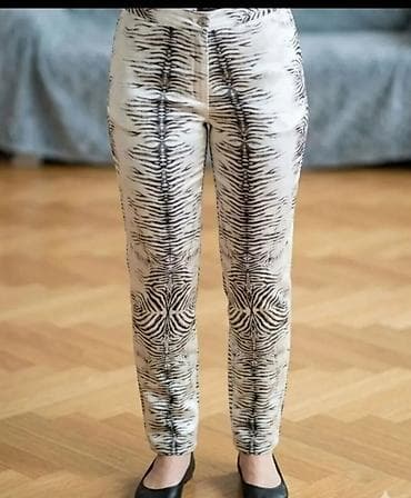 Ženske pantalone sa animal printom - Model: ravne nogavice, dužina do