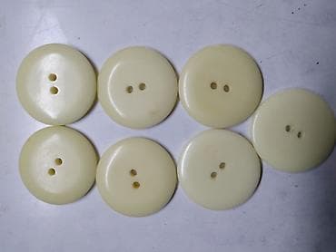 ayahuasca beograd: Dugmad plasticna 7 kom.precnik oko 3,4cm — 2