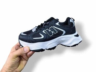 air max crne: Patike – sportski modeli - Crno‑bele patike sa debljim đonom i — 3