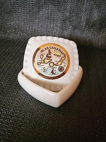 Porcelanska nova,vintaz satula. Satula sve na njoj odsjaj od