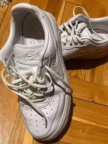 Na prodaju ženske patike Nike air Force, patike su očuvane