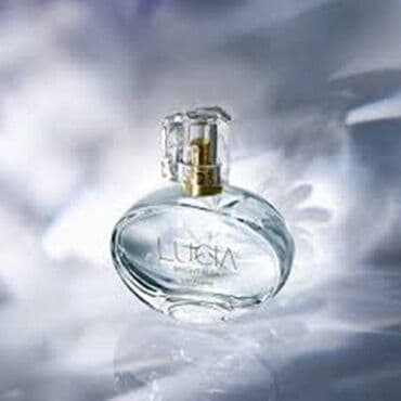 Parfem Lucia – toaletna voda - Elegantna, prozirna staklena bočica