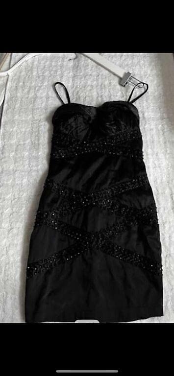 Crna elegantna haljina, veličina S. - Kroj: uska/mini, bez bretela