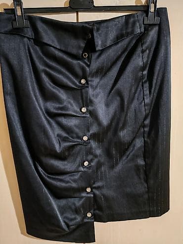 crop top dzemper: Elegantna crna suknja sa dugmadima napred - Kroj: uska pencil — 2