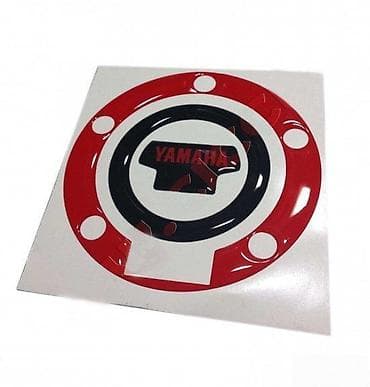 comma pantalone: YAMAHA-štitnik čepa- 95 📌 Opis: Samolepljivi štitnik čepa rezervoara — 1