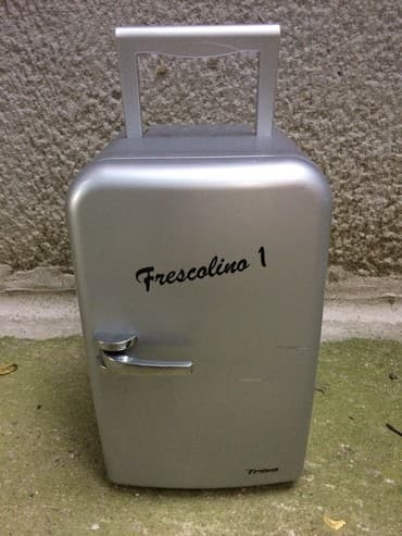 auto kamp prikolice: Frescolina 1 mini frizider 12/220 v Odlican mini frizider — 1
