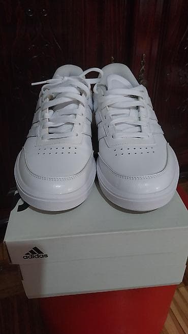 Adidas zenske bele patike 39br. 1/3 – kožne, niske - Model: klasičan