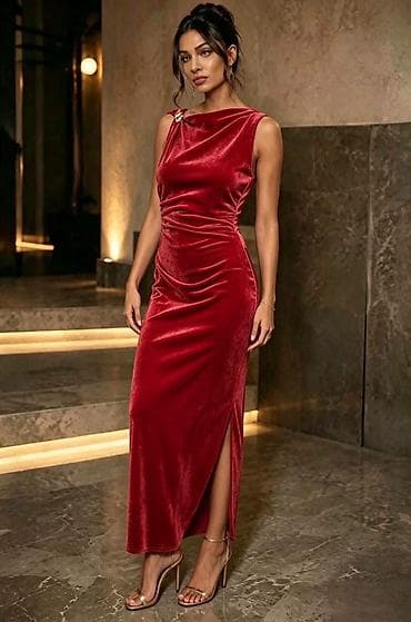 vatromet u obliku srca: Elegantna večernja haljina od somota Stigla je dopuna ✨️ Cena — 2