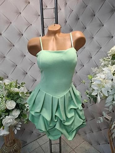 Haljine: Koktel haljina sa tankim bretelicama i skulpturalnom suknjom - Model — 5