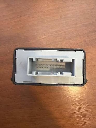 odjavljen auto: MODUL ZA REGULACIJU FAROVA ZA AUDI A3, A4, A6 . - 8P0907357M | — 4