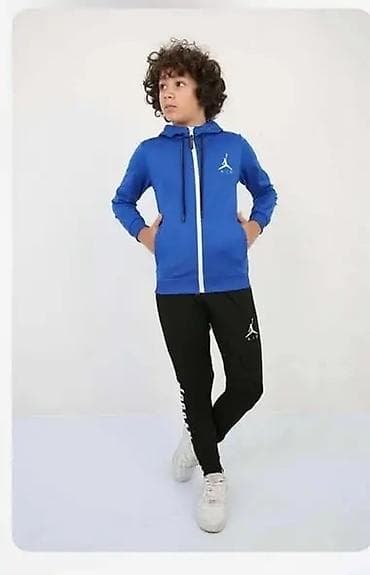 Dečiji trenerka komplet – duks sa kapuljačom i donji deo - Model na lalafo.rs Dečiji trenerka komplet – duks sa kapuljačom i donji deo - Model