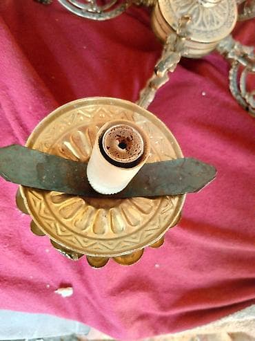 trimer sa tockovima: Antikni višekraki luster od livene mesingane/brončane legure, bogato — 4